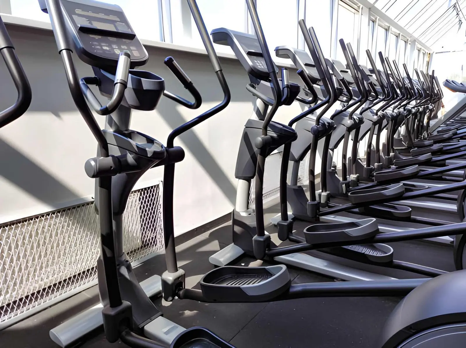 Why More Fitness Facilities Are Investing in Commercial Cross Trainers