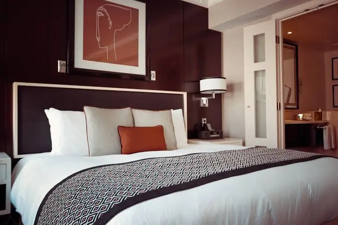What Makes Hotels Near a Station Practical for Solo Travellers